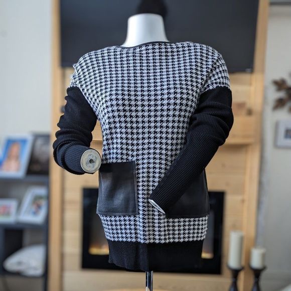 37. Suzy Shier Long Sleve MonoChrome Black & White w/ leatherette pockets Small - Picture 2 of 9